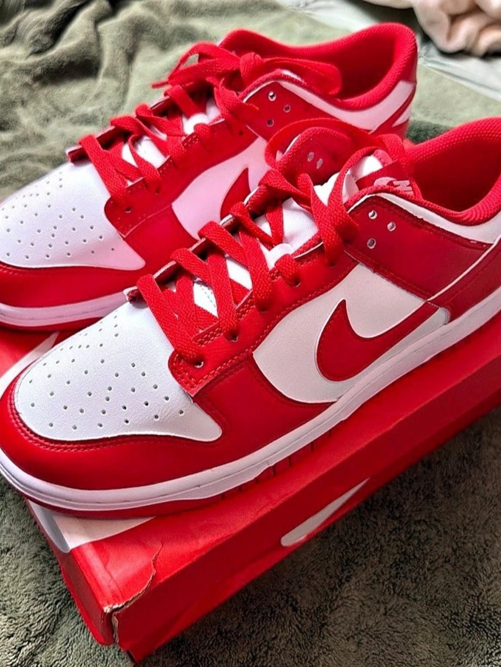 Nike Dunk Low Retro Championship Red Sneakers Red & White us 10